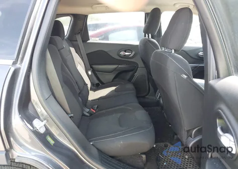 2016 Jeep Cherokee Latitude z USA, uszkodzony, nr VIN 1C4PJMCS2GW360748